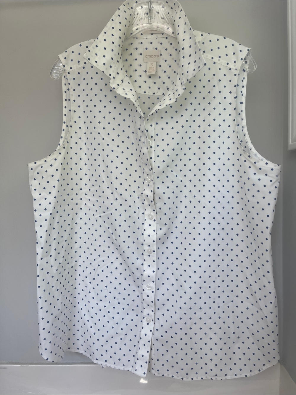 Chico's White Sleeveless Button-Down Top with Navy Dot Print